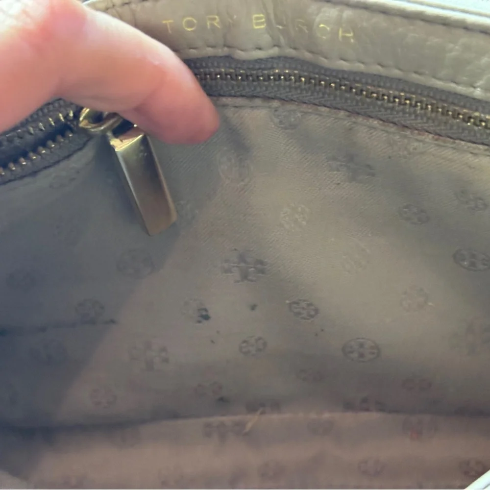 Tory Burch beige Leather Crossbody Bag with Goldtone Very Good Condition